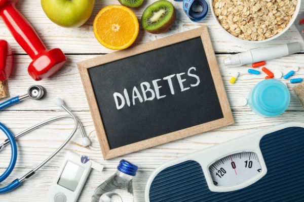 zdrowe jedzenie, waga, glukometr - dieta dla diabetyka